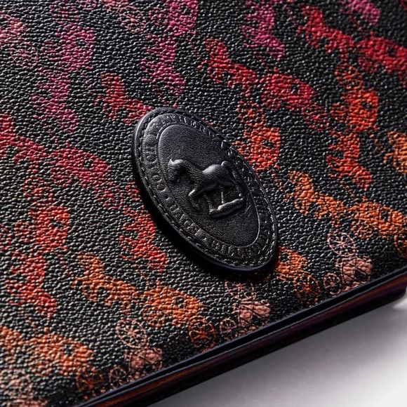 New CAMILLE CROSSBODY WITH HORSE CARRIAGE PRINT - Picture 9 of 9